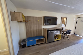 Room, 1 King Bed, Accessible, Bathtub (Non Smoking/Mobility/Grab Bars)