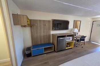 Room, 1 King Bed, Accessible, Bathtub (Non Smoking/Mobility/Grab Bars)