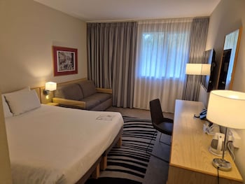 Standard Room (1 Zipped Double Bed)