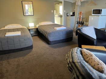 Basic Twin Room (Backpacker Room Slanting Ceiling)