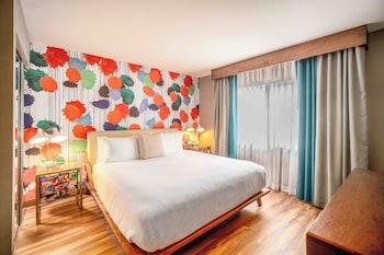 Suite, 1 King Bed, City View