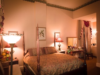 Room, 1 King Bed (Richard Wright)