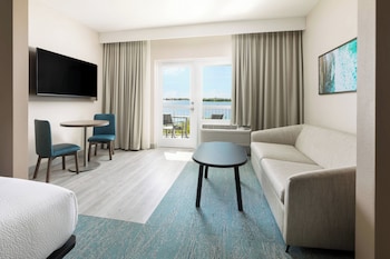 Suite, 1 King Bed with Sofa bed, Mobility Accessible, Bay View (Accessible Bathtub)