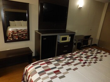 Deluxe Room, 1 King Bed (Smoke Free)