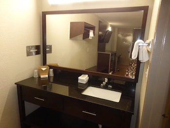 Deluxe Room, 1 King Bed (Smoke Free)