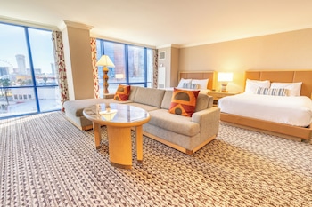 Deluxe Room, 2 Queen Beds, Roll-in Shower