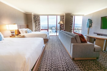 Remodeled 2 Queens Suite