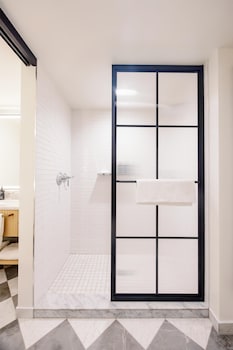Signature Suite (ADA COMPLIANT)