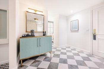 Signature Suite (ADA COMPLIANT)