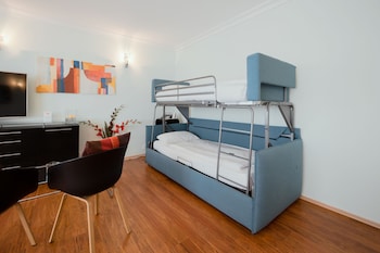 Family Room, 2 Queen Beds (Cozy Sitting Corner)