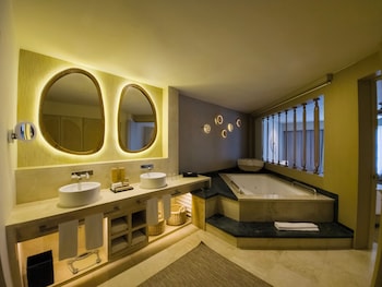 Royal Suite King Hot Tub adults only +18