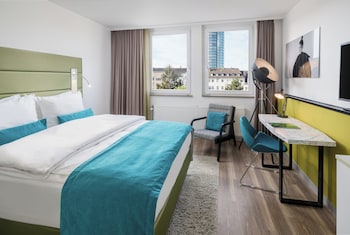 Standard Room, 1 Queen Bed, Garden View