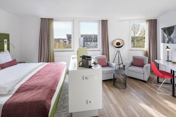 Premium Room, 1 King Bed, Garden View
