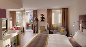 Premium Room, 1 King Bed, Balcony, Garden View