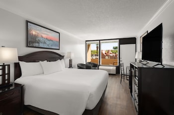 Room, 1 King Bed (Pool View)