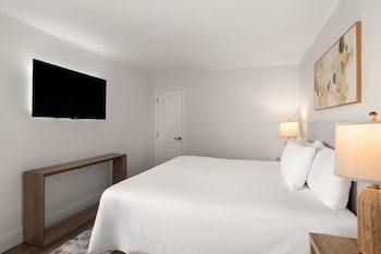 Suite, 1 King Bed (Bahama, Gulf View)