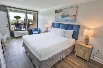 Room, 1 King Bed (Pool View)