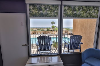 Room, 1 King Bed (Pool View)