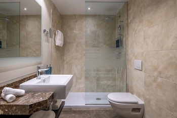 Queen Guest Room