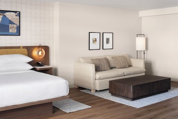 Junior Suite, 1 King Bed with Sofa bed, Harbor View