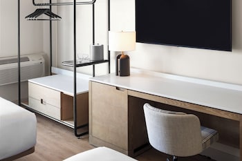 Junior Suite, 1 King Bed with Sofa bed, Harbor View