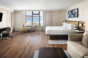 Premium Single Room, 1 King Bed