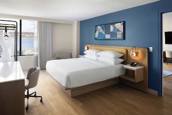 Junior Suite, 1 King Bed with Sofa bed, Harbor View