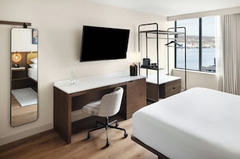 Premium Single Room, 1 King Bed
