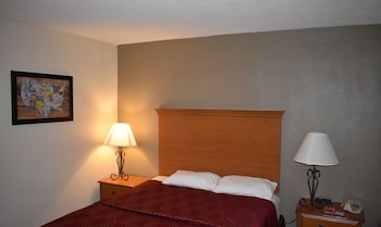 Economy Single Room, 1 Queen Bed