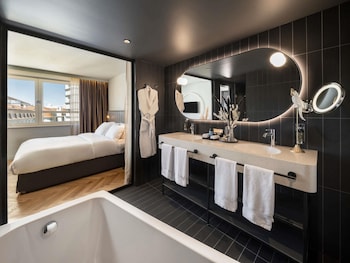 Suite, 1 King Bed