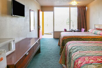 Basic Quadruple Room, 2 Double Beds - Non Smoking