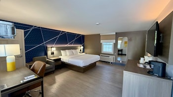 Standard 1 King Bed, Pet Friendly, Exterior Building