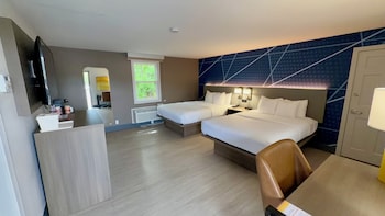2 Queen Beds, Pet Friendly, Exterior Building