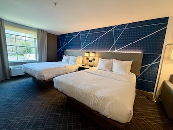 Business Studio Suite, 2 Queens Beds with Sofa Bed