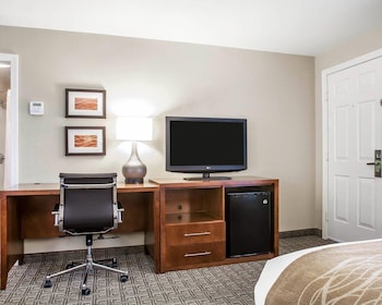 2 Queen Beds, Pet Friendly, Exterior Building