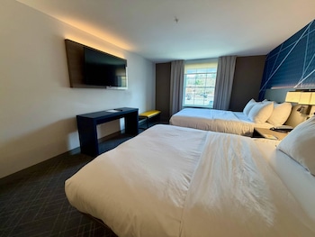 Business Studio Suite, 2 Queens Beds with Sofa Bed