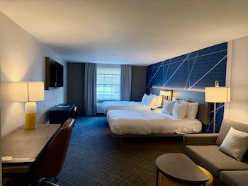 Business Studio Suite, 2 Queens Beds with Sofa Bed