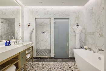 Prestige Suite - city or courtyard view