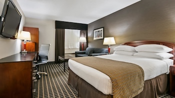 Standard Room, 1 King Bed, Non Smoking, Refrigerator & Microwave (Walk-in Shower)
