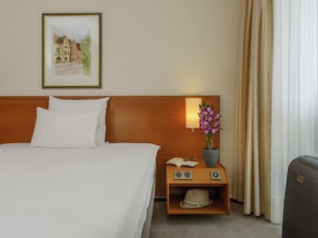 Standard Room, 1 Queen Bed