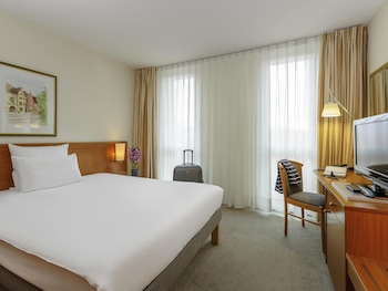 Standard Room, 1 Queen Bed, Balcony