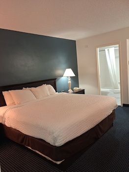 Suite, 1 King Bed with Sofa bed, Non Smoking