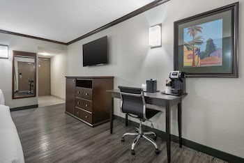 Standard Room, 2 Queen Beds, Refrigerator & Microwave, Poolside (1st Floor)