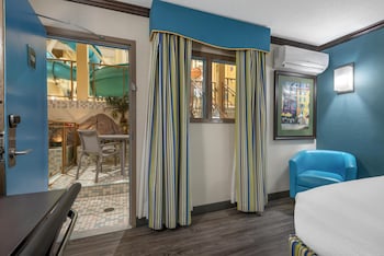 Standard Room, 2 Queen Beds, Refrigerator & Microwave, Poolside (1st Floor)