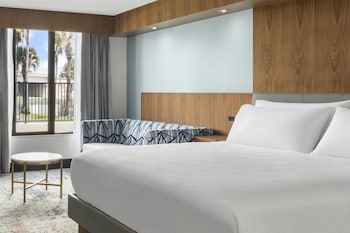 Standard Room, 1 King Bed, Patio, Poolside (with Single Sofabed)