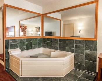 Room, 1 King Bed, Non Smoking (Upgrade)