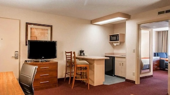 Suite, Multiple Beds, Non Smoking (Upgrade)