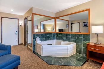 Room, 1 King Bed, Non Smoking (Upgrade)