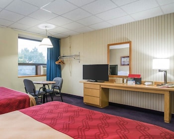 Standard Room, 2 Queen Beds, Non Smoking
