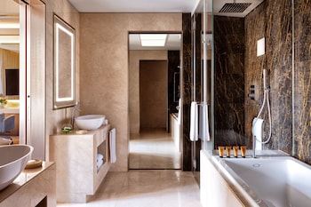Suite, 1 King Bed